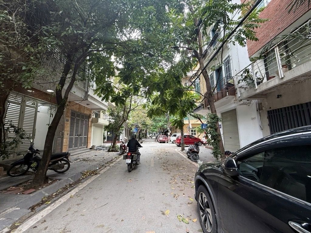 Bán nhà Đầm Trấu - diện tích 43m2 5 tầng - Ô TÔ - giá 19,8 tỷ