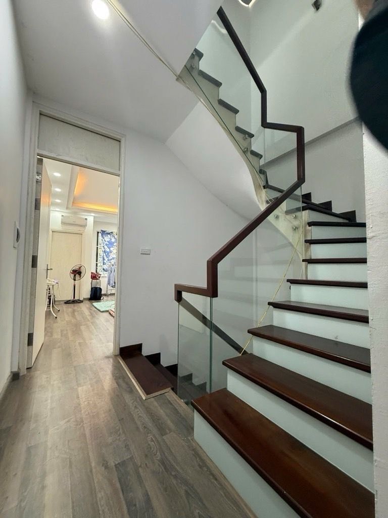 Bán nhà Đầm Trấu - diện tích 43m2 5 tầng - Ô TÔ - giá 19,8 tỷ