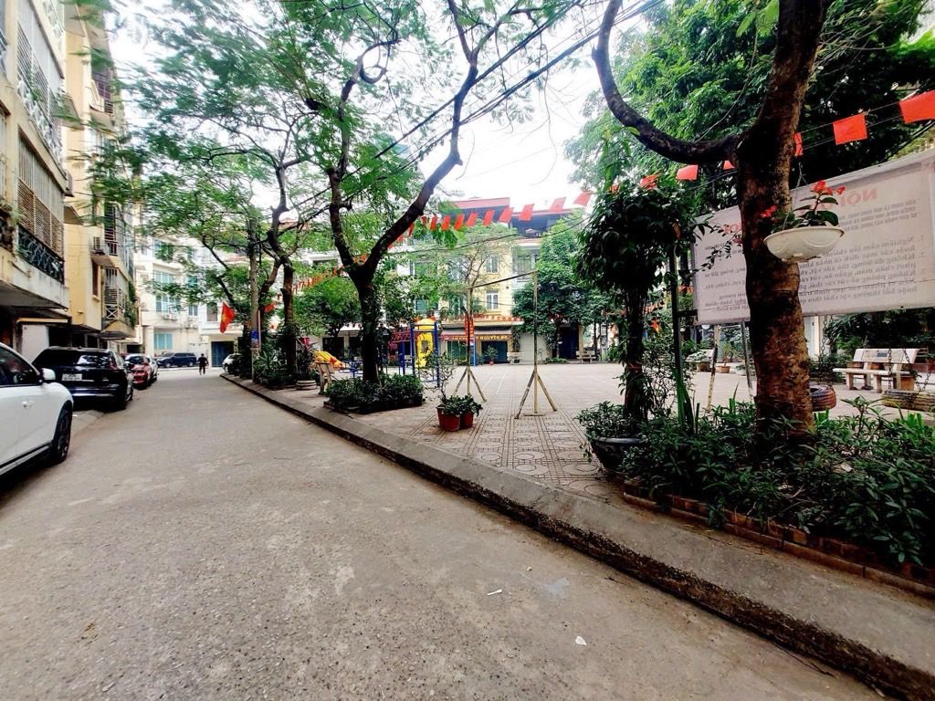 Bán nhà Lê Trọng Tấn - diện tích 92m2 1 tầng - Chung cư 5 tầng - giá 9,8 tỷ