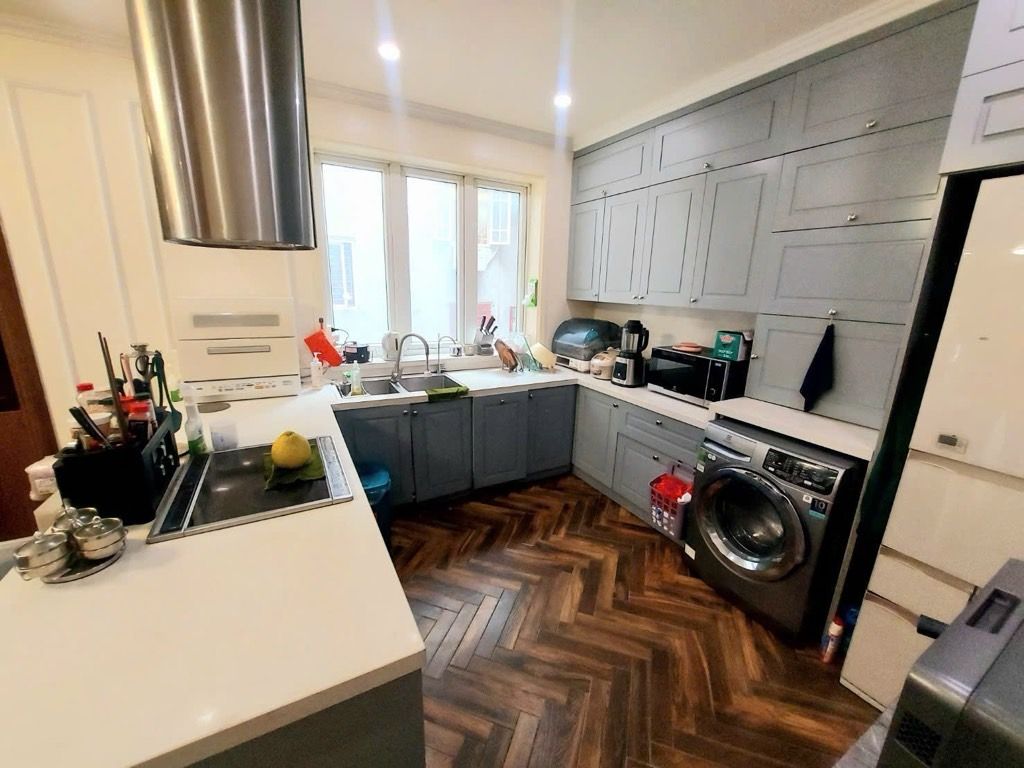 Bán nhà Lê Trọng Tấn - diện tích 92m2 1 tầng - Chung cư 5 tầng - giá 9,8 tỷ