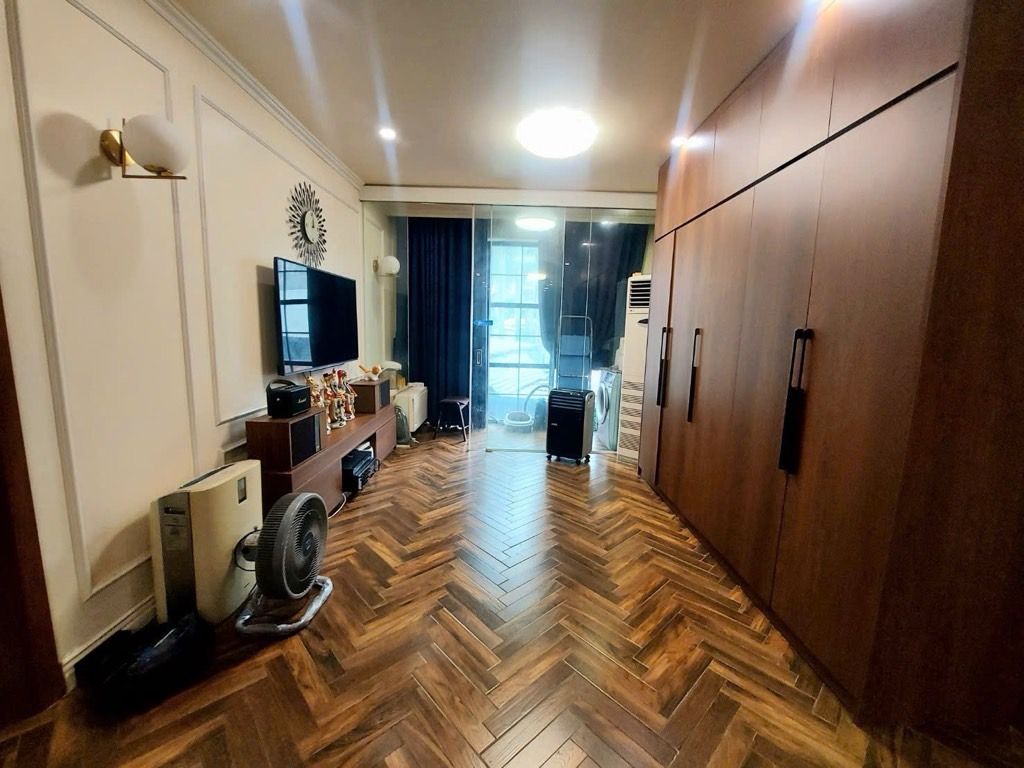 Bán nhà Lê Trọng Tấn - diện tích 92m2 1 tầng - Chung cư 5 tầng - giá 9,8 tỷ