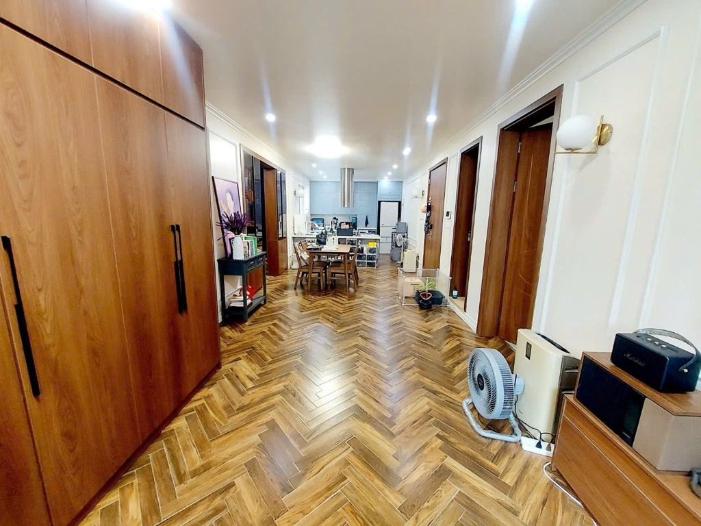 Bán nhà Lê Trọng Tấn - diện tích 92m2 1 tầng - Chung cư 5 tầng - giá 9,8 tỷ