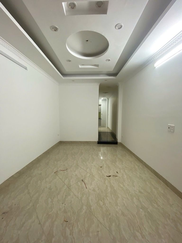 Bán nhà Đê La Thành - diện tích 39m2 5 tầng - thang máy, ngõ thông - giá 12,2 tỷ