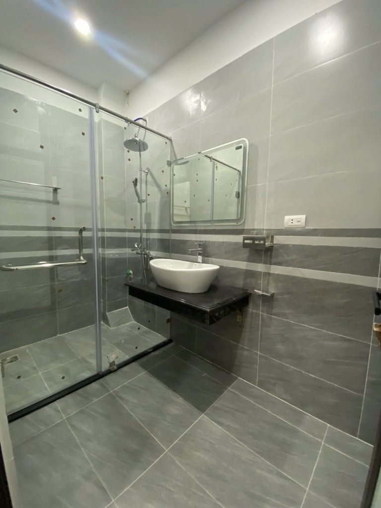 Bán nhà Đê La Thành - diện tích 39m2 5 tầng - thang máy, ngõ thông - giá 12,2 tỷ