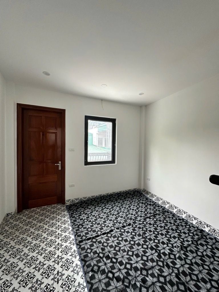 Bán nhà Đê La Thành - diện tích 39m2 5 tầng - thang máy, ngõ thông - giá 12,2 tỷ