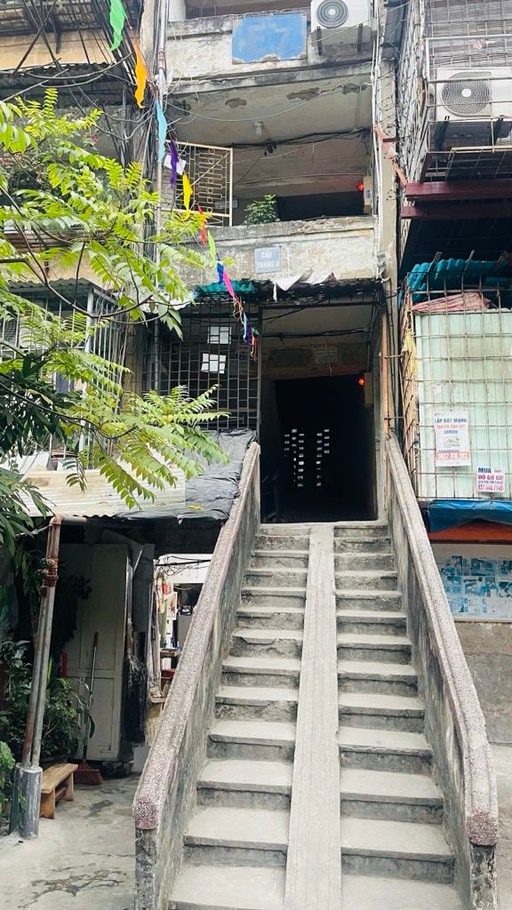 Bán nhà Quỳnh Mai - diện tích 35.4m2 3 tầng - Ô TÔ ĐỖ CẦU THANG - giá 4.65 tỷ