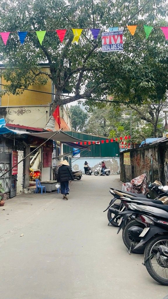 Bán nhà Quỳnh Mai - diện tích 35.4m2 3 tầng - Ô TÔ ĐỖ CẦU THANG - giá 4.65 tỷ