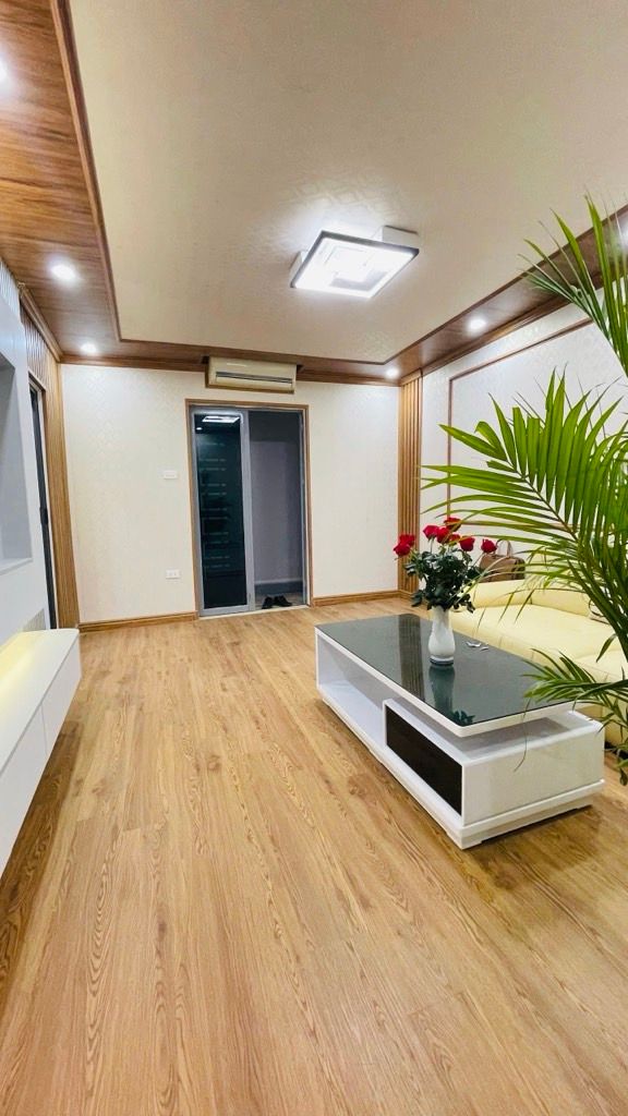 Bán nhà Quỳnh Mai - diện tích 35.4m2 3 tầng - Ô TÔ ĐỖ CẦU THANG - giá 4.65 tỷ