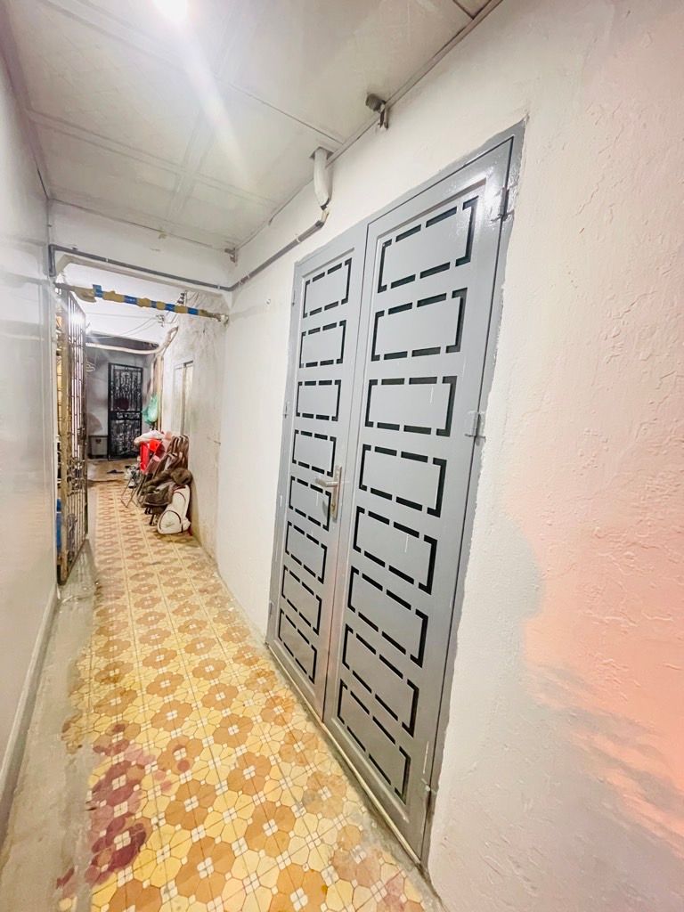 Bán nhà Quỳnh Mai - diện tích 35.4m2 3 tầng - Ô TÔ ĐỖ CẦU THANG - giá 4.65 tỷ