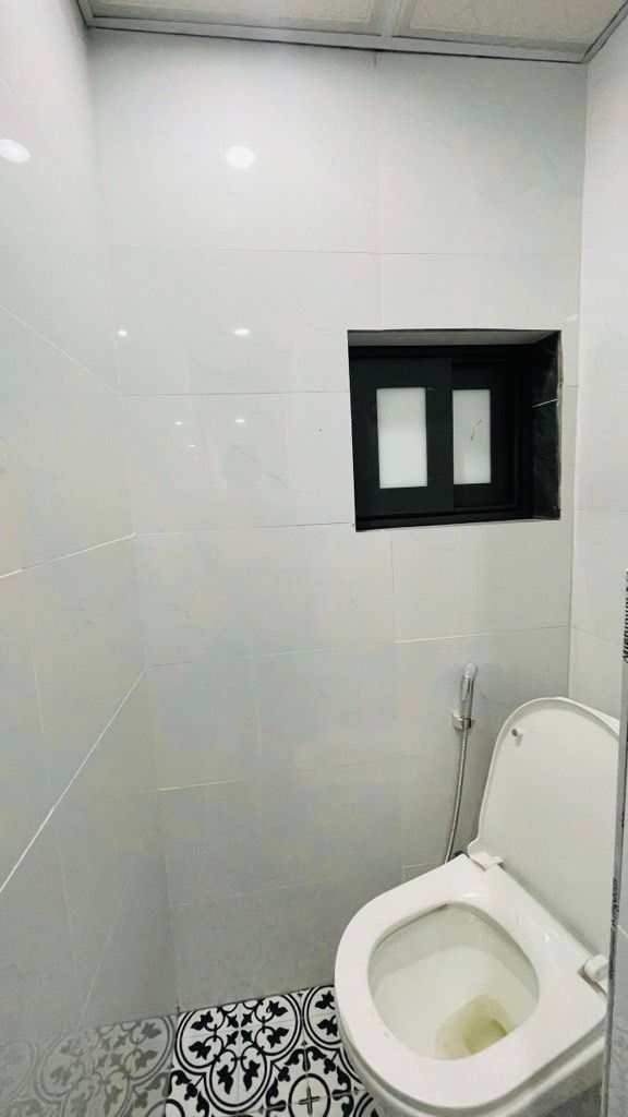 Bán nhà Quỳnh Mai - diện tích 35.4m2 3 tầng - Ô TÔ ĐỖ CẦU THANG - giá 4.65 tỷ