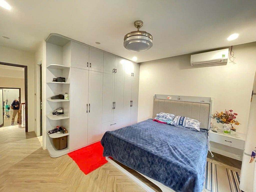 Bán nhà Quan Nhân - diện tích 97m2 6 tầng - Mặt phố kinh doanh - giá 20 tỷ