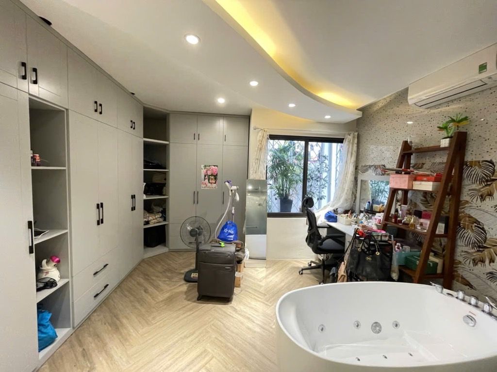 Bán nhà Quan Nhân - diện tích 97m2 6 tầng - Mặt phố kinh doanh - giá 20 tỷ