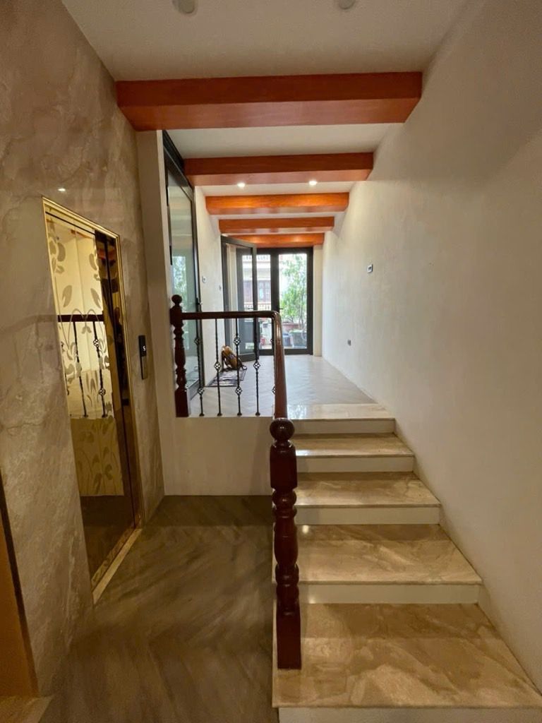 Bán nhà Quan Nhân - diện tích 97m2 6 tầng - Mặt phố kinh doanh - giá 20 tỷ