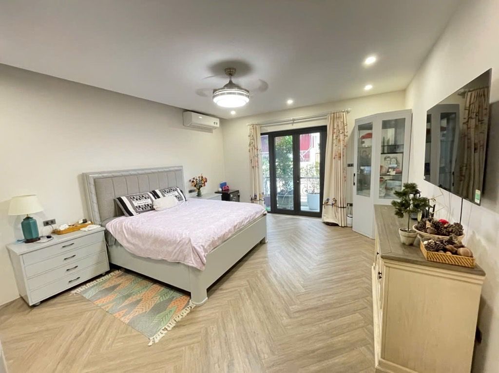 Bán nhà Quan Nhân - diện tích 97m2 6 tầng - Mặt phố kinh doanh - giá 20 tỷ