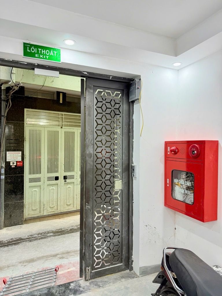 Bán nhà Đê La Thành nhỏ - diện tích 60m2 7 tầng - LÔ GÓC - NGÕ THÔNG - giá 19,8 tỷ