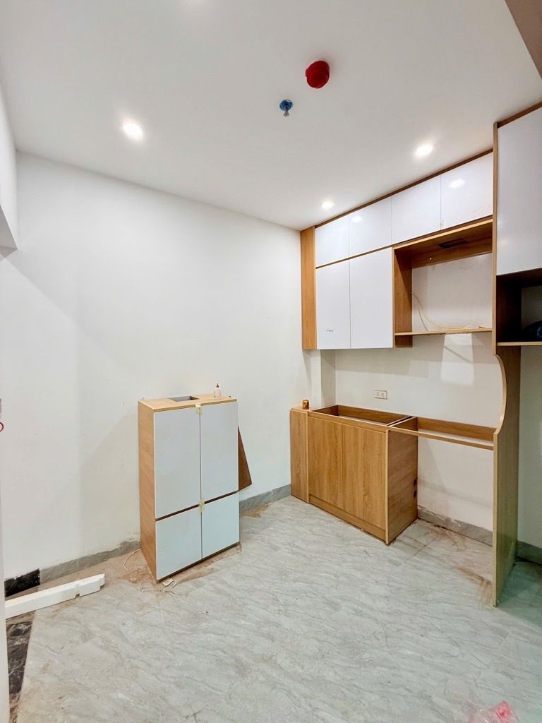 Bán nhà Đê La Thành nhỏ - diện tích 60m2 7 tầng - LÔ GÓC - NGÕ THÔNG - giá 19,8 tỷ