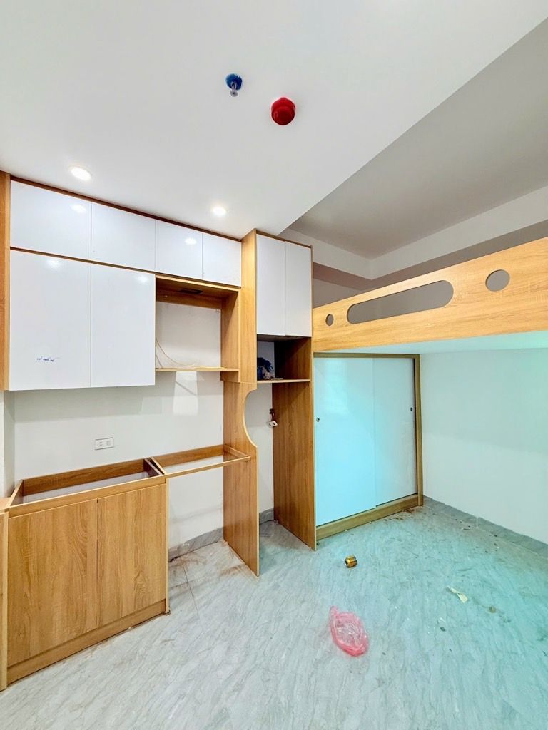 Bán nhà Đê La Thành nhỏ - diện tích 60m2 7 tầng - LÔ GÓC - NGÕ THÔNG - giá 19,8 tỷ