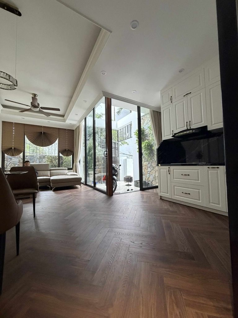 Bán nhà Nguyễn Văn Cừ 75m2 x 6 tầng, Q. Long Biên – Giá 16 tỷ