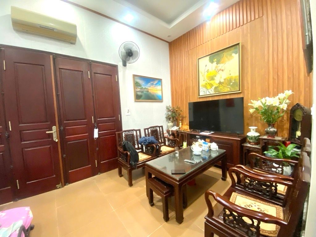 Bán nhà Hoàng Văn Thái - diện tích 40m2 3 tầng - Căn góc 3 mặt ngõ - giá 16 tỷ