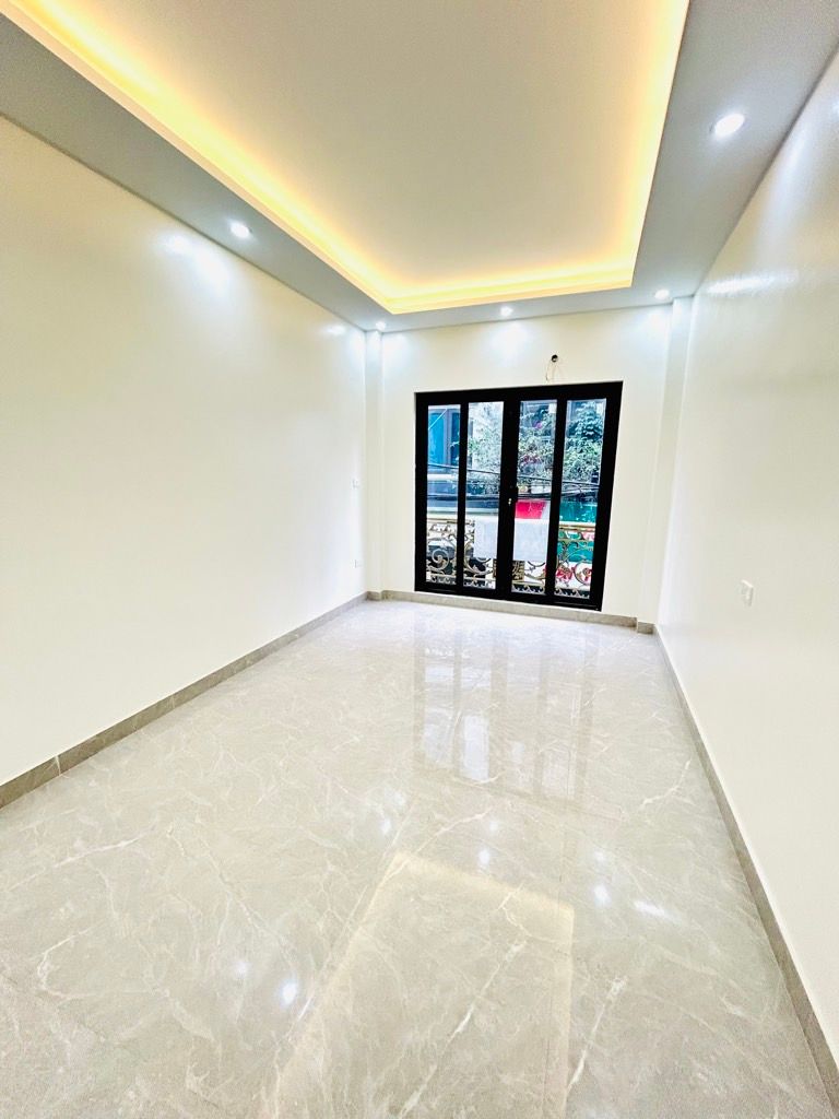 Bán nhà Yên Duyên - diện tích 39m2 5 tầng - Mặt phố, thang máy - giá 14,5 tỷ