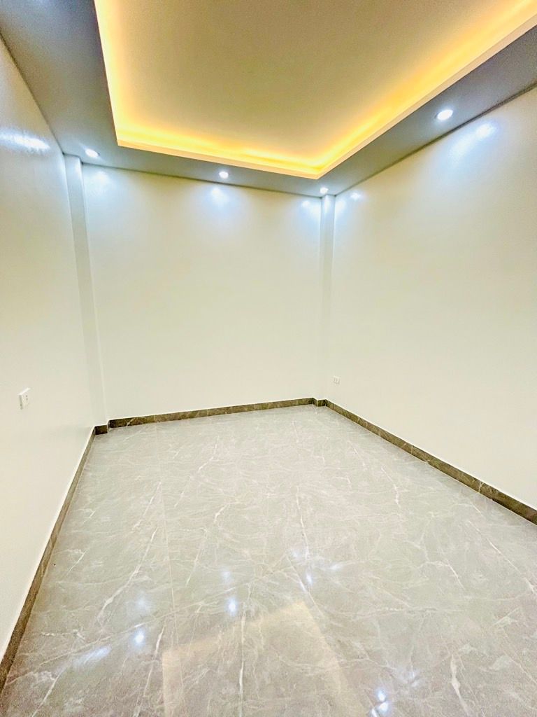 Bán nhà Yên Duyên - diện tích 39m2 5 tầng - Mặt phố, thang máy - giá 14,5 tỷ