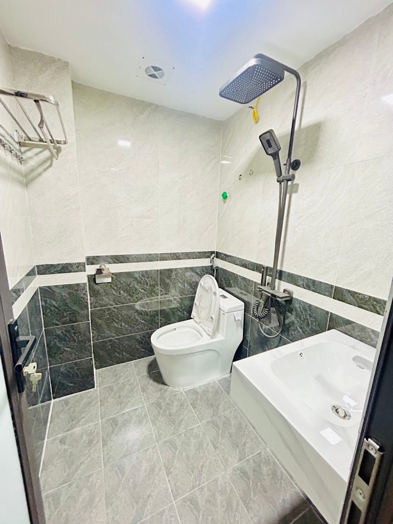 Bán nhà Yên Duyên - diện tích 39m2 5 tầng - Mặt phố, thang máy - giá 14,5 tỷ