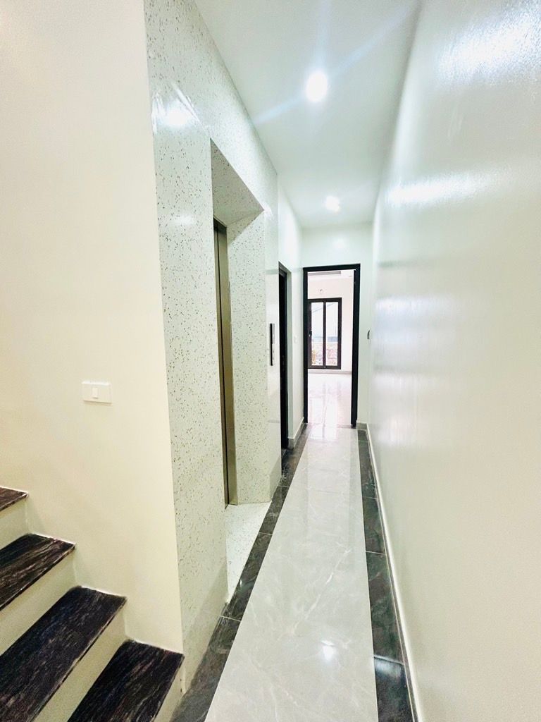 Bán nhà Yên Duyên - diện tích 39m2 5 tầng - Mặt phố, thang máy - giá 14,5 tỷ