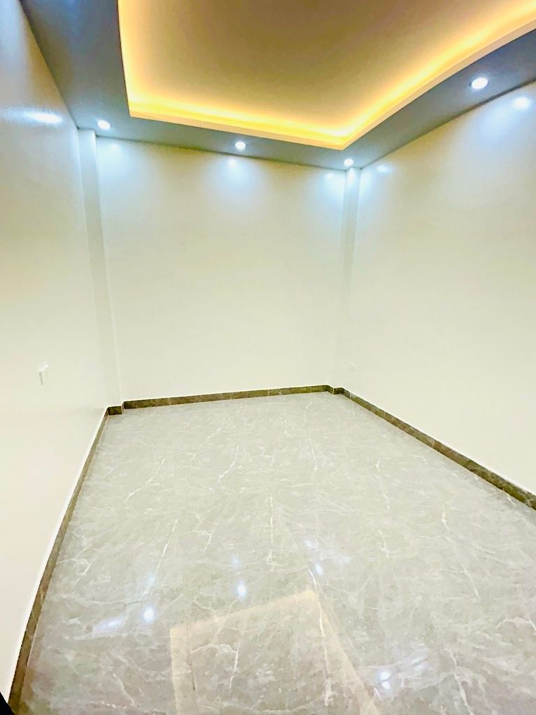 Bán nhà Yên Duyên - diện tích 39m2 5 tầng - Mặt phố, thang máy - giá 14,5 tỷ