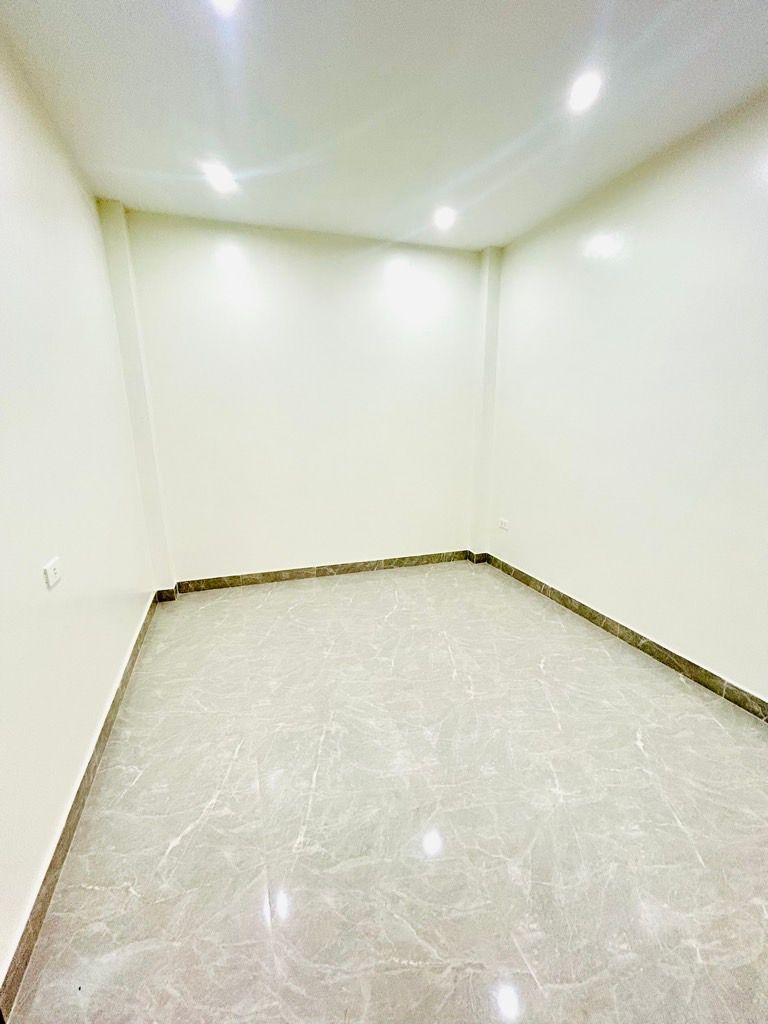 Bán nhà Yên Duyên - diện tích 39m2 5 tầng - Mặt phố, thang máy - giá 14,5 tỷ