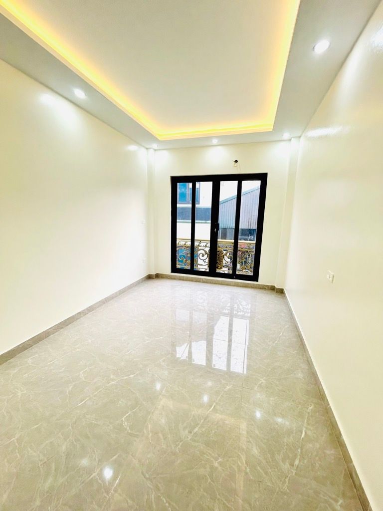 Bán nhà Yên Duyên - diện tích 39m2 5 tầng - Mặt phố, thang máy - giá 14,5 tỷ