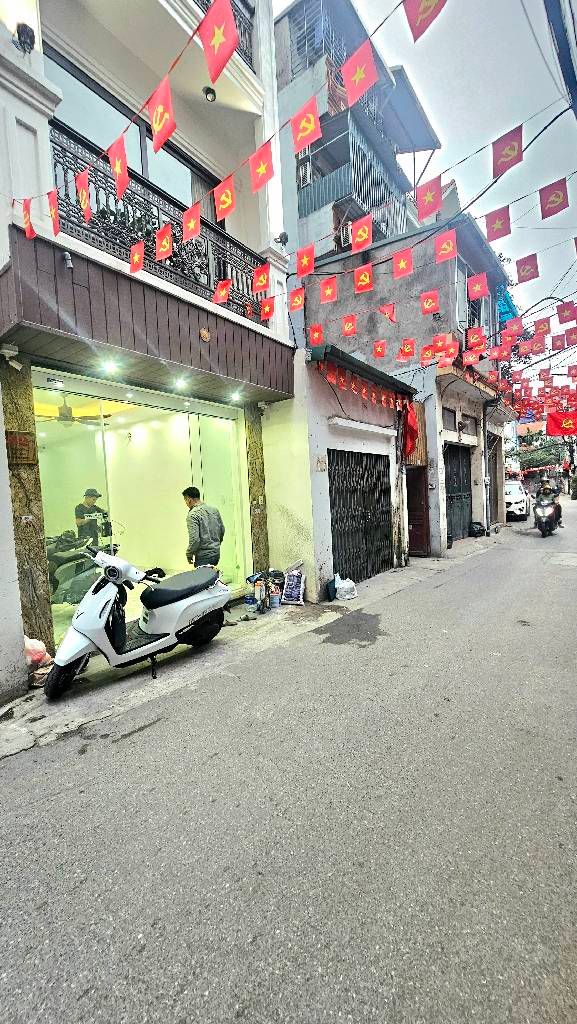 Bán nhà Nguyễn Chính - diện tích 48m2 5 tầng - Ô tô vào nhà - giá 17,8 tỷ