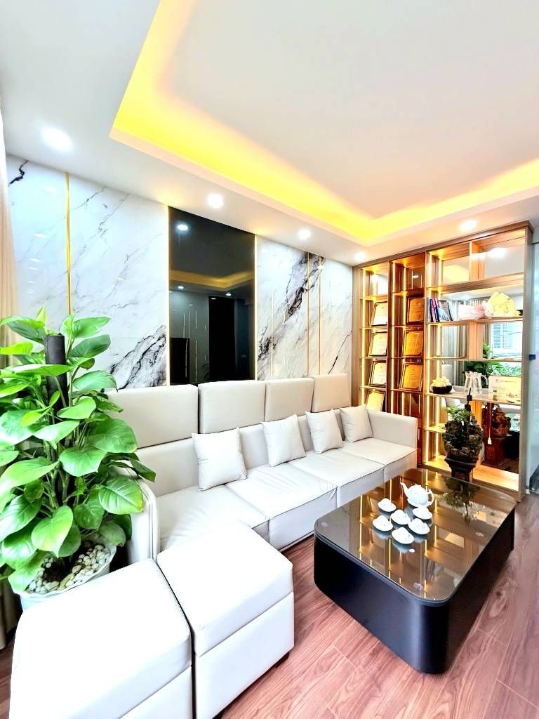 Bán nhà Nguyễn Chính - diện tích 48m2 5 tầng - Ô tô vào nhà - giá 17,8 tỷ