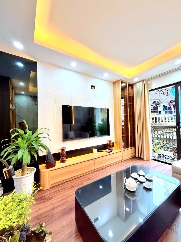 Bán nhà Nguyễn Chính - diện tích 48m2 5 tầng - Ô tô vào nhà - giá 17,8 tỷ