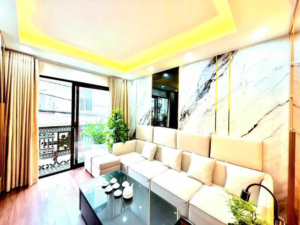 Bán nhà Nguyễn Chính - diện tích 48m2 5 tầng - Ô tô vào nhà - giá 17,8 tỷ