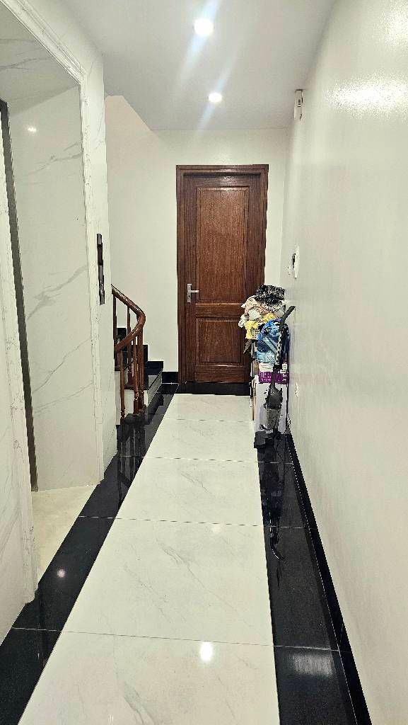 Bán nhà Nguyễn Chính - diện tích 48m2 5 tầng - Ô tô vào nhà - giá 17,8 tỷ