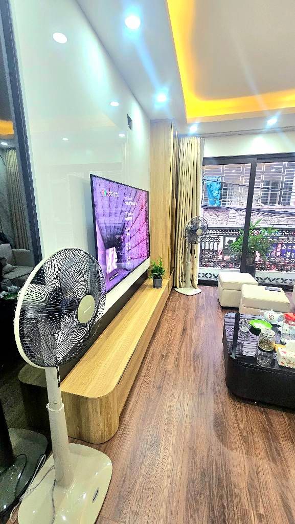 Bán nhà Nguyễn Chính - diện tích 48m2 5 tầng - Ô tô vào nhà - giá 17,8 tỷ