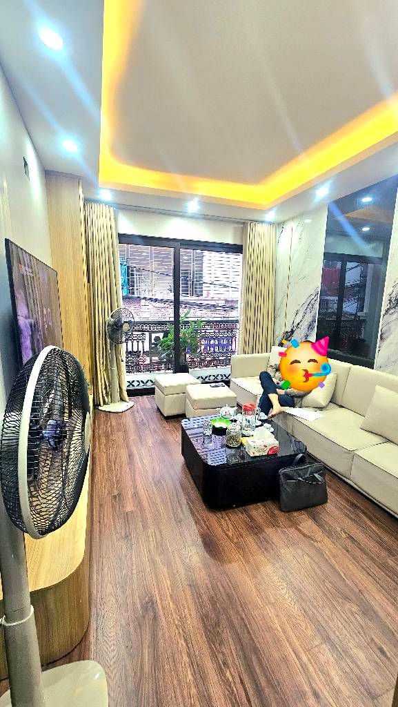 Bán nhà Nguyễn Chính - diện tích 48m2 5 tầng - Ô tô vào nhà - giá 17,8 tỷ