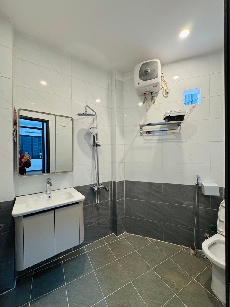 Bán nhà Hoàng Mai - diện tích 31m2 5 tầng - Nhà đẹp, ngõ thông - giá 8,4 tỷ