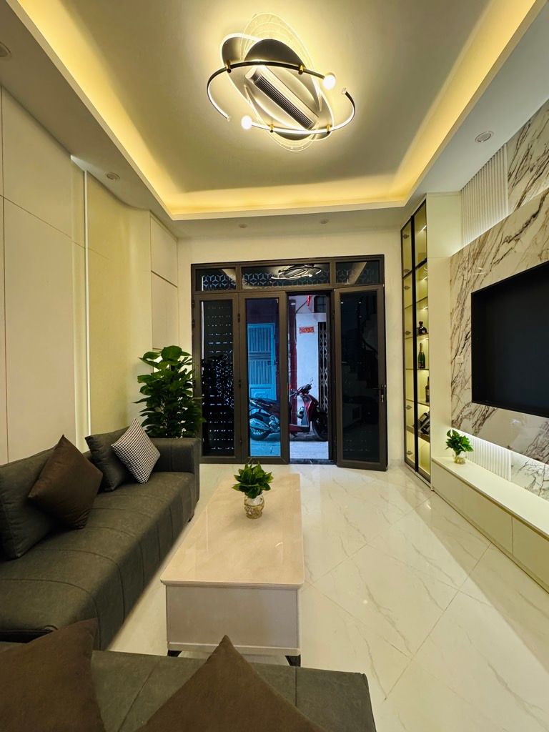 Bán nhà Hoàng Mai - diện tích 31m2 5 tầng - Nhà đẹp, ngõ thông - giá 8,4 tỷ