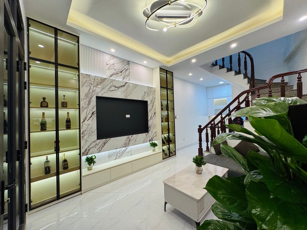 Bán nhà Hoàng Mai - diện tích 31m2 5 tầng - Nhà đẹp, ngõ thông - giá 8,4 tỷ