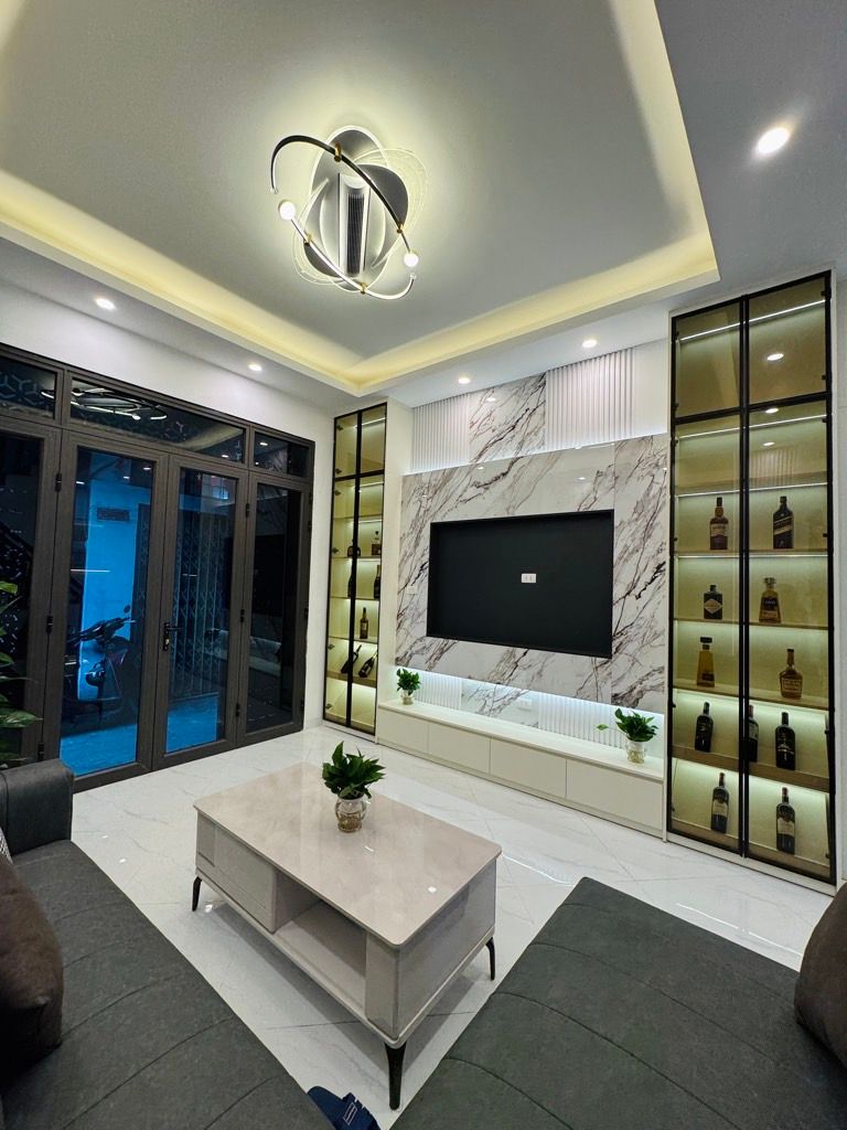 Bán nhà Hoàng Mai - diện tích 31m2 5 tầng - Nhà đẹp, ngõ thông - giá 8,4 tỷ