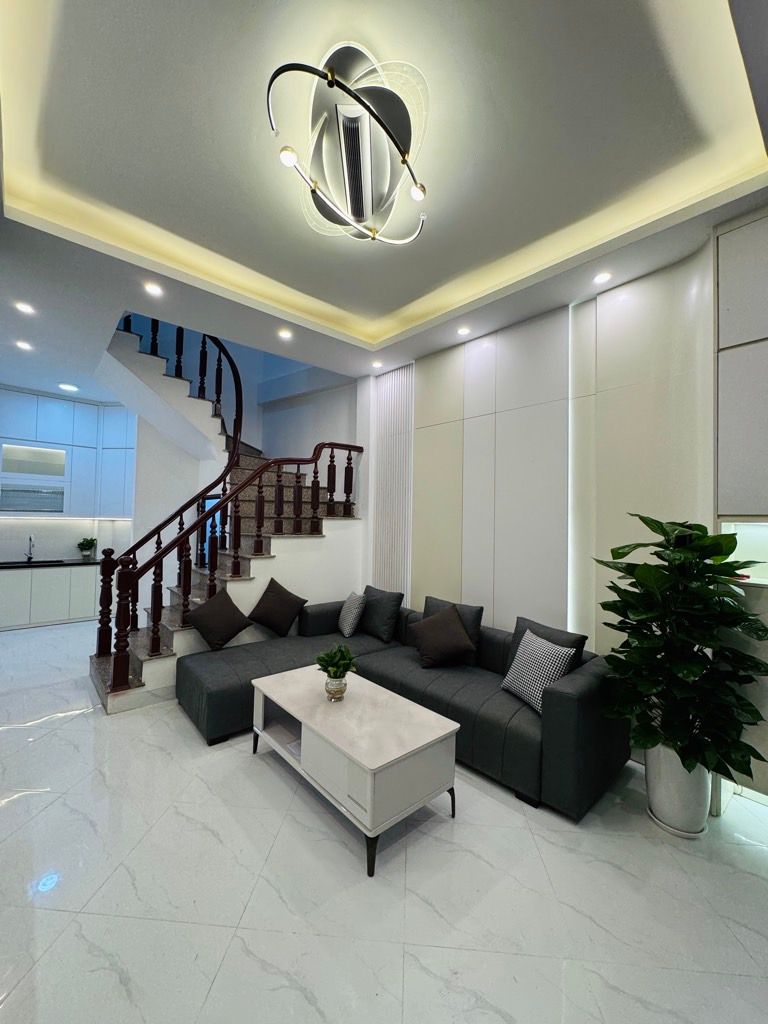 Bán nhà Hoàng Mai - diện tích 31m2 5 tầng - Nhà đẹp, ngõ thông - giá 8,4 tỷ