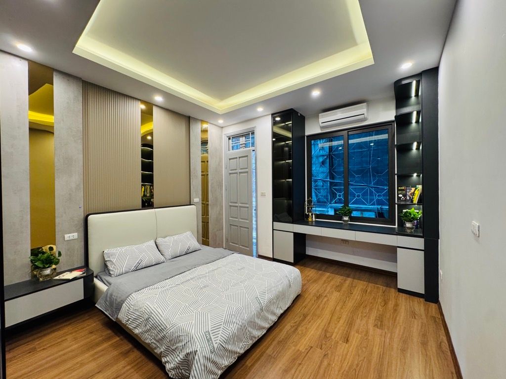 Bán nhà Hoàng Mai - diện tích 31m2 5 tầng - Nhà đẹp, ngõ thông - giá 8,4 tỷ