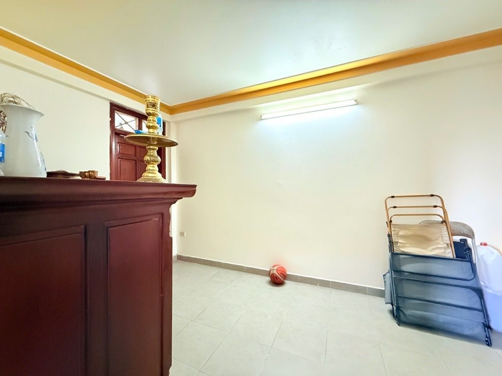 Bán nhà Nguyễn Khoái - diện tích 32m2 5 tầng - Ngõ nông gần ô tô - giá 5,9 tỷ