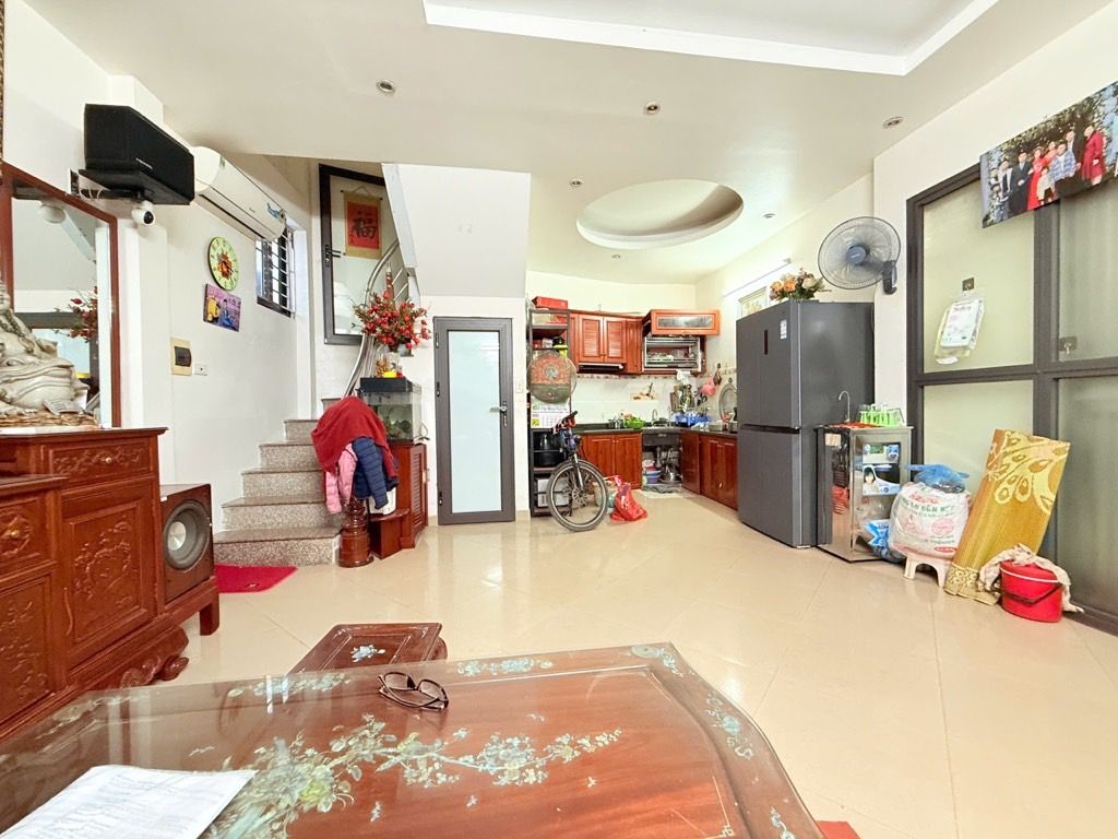 Bán nhà Nguyễn Khoái - diện tích 32m2 5 tầng - Ngõ nông gần ô tô - giá 5,9 tỷ