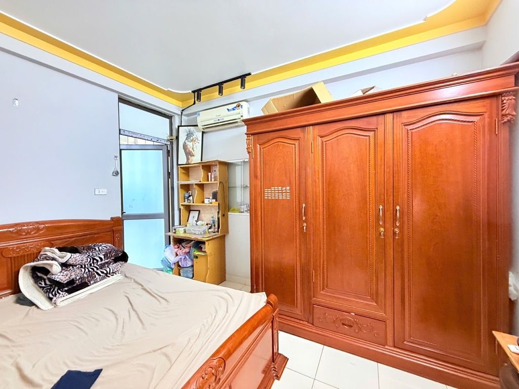 Bán nhà Nguyễn Khoái - diện tích 32m2 5 tầng - Ngõ nông gần ô tô - giá 5,9 tỷ