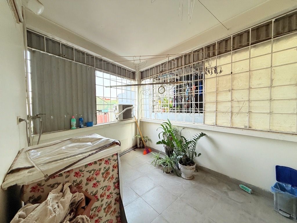 Bán nhà Nguyễn Khoái - diện tích 32m2 5 tầng - Ngõ nông gần ô tô - giá 5,9 tỷ