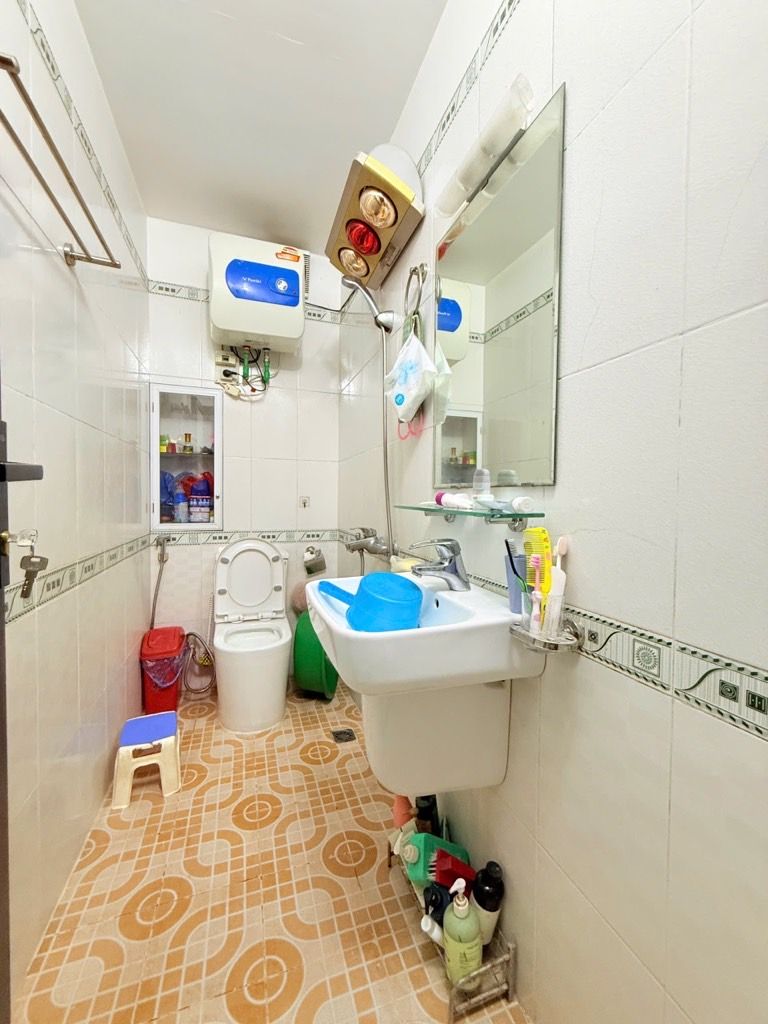 Bán nhà Nguyễn Khoái - diện tích 32m2 5 tầng - Ngõ nông gần ô tô - giá 5,9 tỷ