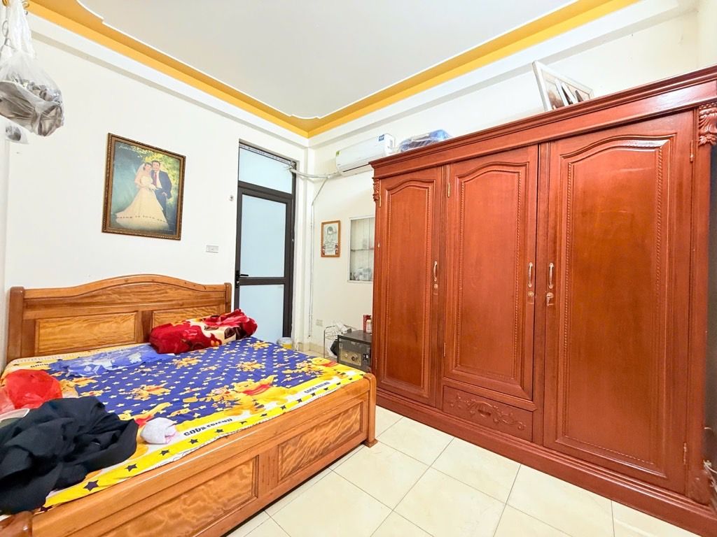 Bán nhà Nguyễn Khoái - diện tích 32m2 5 tầng - Ngõ nông gần ô tô - giá 5,9 tỷ