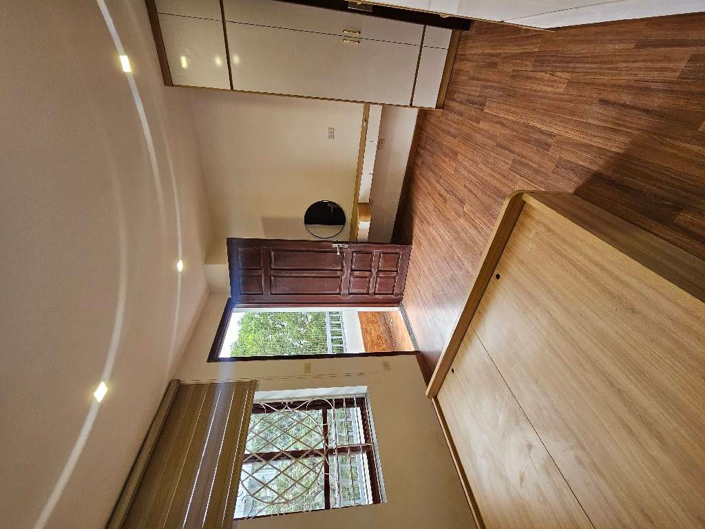 Bán nhà Huỳnh Thúc Kháng - diện tích 95m2 4 tầng - Căn hộ 3 phòng ngủ, ban công hướng Nam - giá 8,75 tỷ